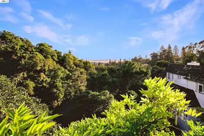 70 St James Pl, Piedmont, CA 94611 - Photo 13