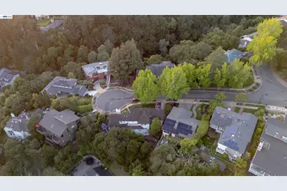 70 St James Pl, Piedmont, CA 94611 - Photo 7