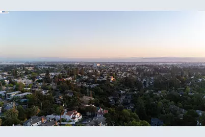 70 St James Pl, Piedmont, CA 94611 - Photo 29
