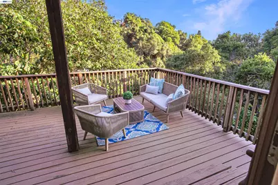 70 St James Pl, Piedmont, CA 94611 - Photo 11