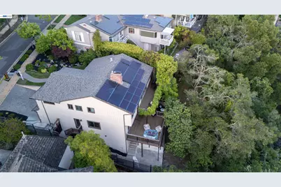70 St James Pl, Piedmont, CA 94611 - Photo 3