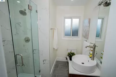 70 St James Pl, Piedmont, CA 94611 - Photo 19