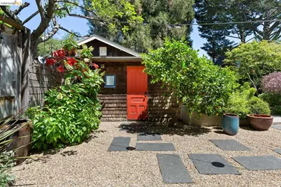 6434 Regent St, Oakland, CA 94618 - Photo 47