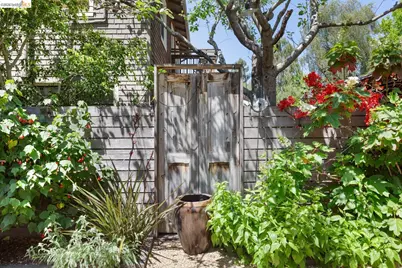 6434 Regent St, Oakland, CA 94618 - Photo 45