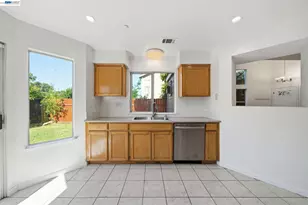 227 Clearpointe Dr, Vallejo, CA 94591 - Photo 11