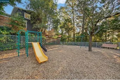 230 Fairlawn Dr, Berkeley, CA 94708 - Photo 45