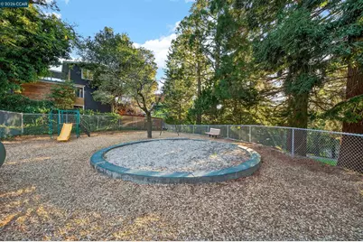 230 Fairlawn Dr, Berkeley, CA 94708 - Photo 43