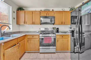 5059 Glenhollow Way, Antioch, CA 94531 - Photo 9