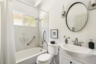 6680 Saroni Dr, Oakland, CA 94611 - Photo 37