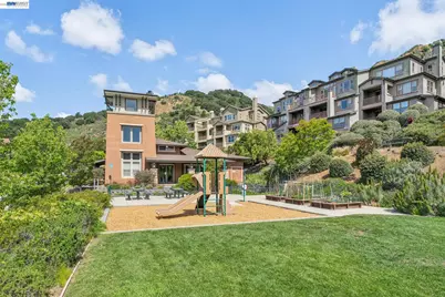 6767 Skyview Drive, Oakland, CA 94605 - Photo 59