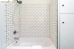 852 46th St, Oakland, CA 94608 - Photo 17