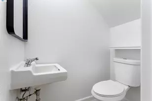10401 Shaw St, Oakland, CA 94605 - Photo 19