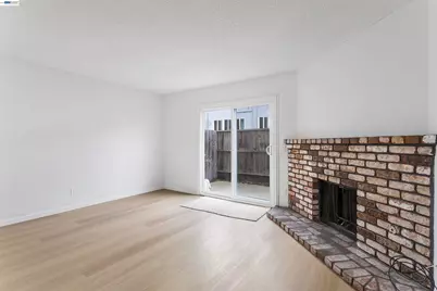 10401 Shaw St #401, Oakland, CA 94605 - Photo 9