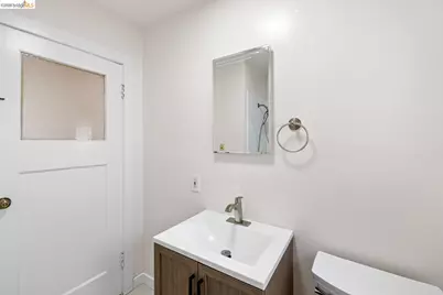 3986 Delmont Ave, Oakland, CA 94605 - Photo 21