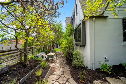 1087 Hubert Rd, Oakland, CA 94610 - Photo 61