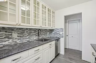 2 Admiral Dr, Emeryville, CA 94608 - Photo 27