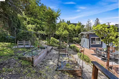 2237 Trafalgar Pl, Oakland, CA 94611 - Photo 37