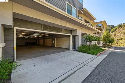6739 Skyview Dr, Oakland, CA 94605 - Photo 61