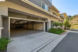 6739 Skyview Dr, Oakland, CA 94605 - Photo 61