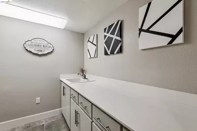 6739 Skyview Dr, Oakland, CA 94605 - Photo 59