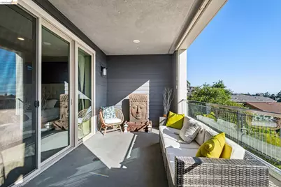 6739 Skyview Dr, Oakland, CA 94605 - Photo 51