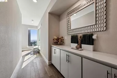 6739 Skyview Dr, Oakland, CA 94605 - Photo 9