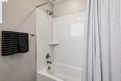 6739 Skyview Dr, Oakland, CA 94605 - Photo 55