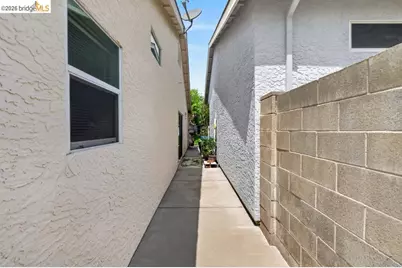 7590 Suncountry Ln, Sacramento, CA 95828 - Photo 37