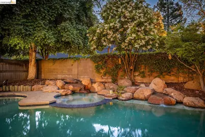11321 Sutters Mill Cir, Gold River, CA 95670 - Photo 9