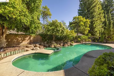 11321 Sutters Mill Cir, Gold River, CA 95670 - Photo 13