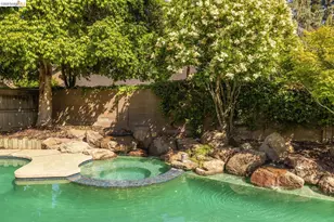 11321 Sutters Mill Cir, Gold River, CA 95670 - Photo 13