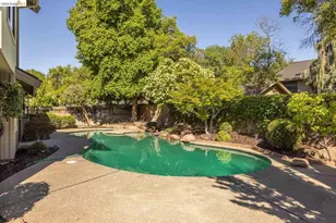 11321 Sutters Mill Cir, Gold River, CA 95670 - Photo 9