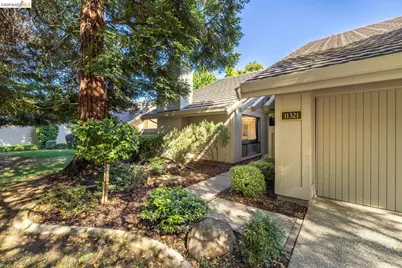 11321 Sutters Mill Cir, Gold River, CA 95670 - Photo 9