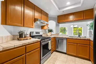 21103 Gary Dr #116E, Hayward, CA 94546 - Photo 5