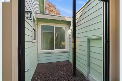 29 Captains Dr, Alameda, CA 94502 - Photo 29