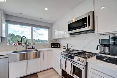 11550 Skyline Blvd, Oakland, CA 94619 - Photo 19
