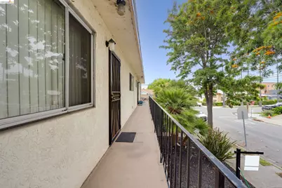 905 24th St, Oakland, CA 94606 - Photo 3