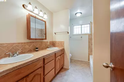 905 24th St, Oakland, CA 94606 - Photo 11