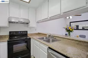 165 Aurora Plaza, Union City, CA 94587 - Photo 9