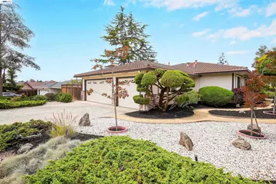 3787 Oakes Dr, Hayward, CA 94542 - Photo 13