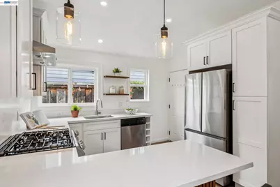 608 58th St, Oakland, CA 94609 - Photo 11
