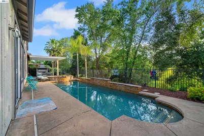 9385 Pinehurst Dr, Roseville, CA 95747 - Photo 27