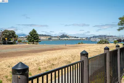 197 Lakeshore Ct, Richmond, CA 94804 - Photo 17