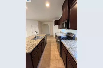 10420 Gianna Ct, Stockton, CA 95209 - Photo 9
