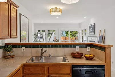 5360 James Ave, Oakland, CA 94618 - Photo 13