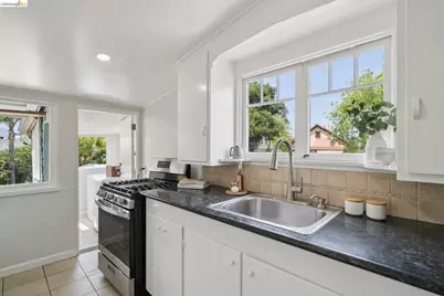 3781 Manila Ave, Oakland, CA 94609 - Photo 31