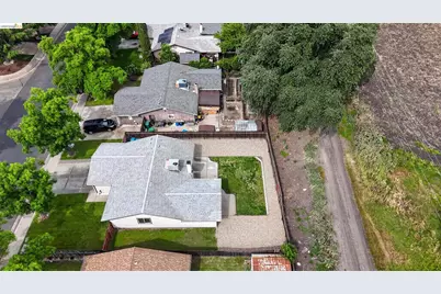 853 Sutherland Dr, Stockton, CA 95210 - Photo 45