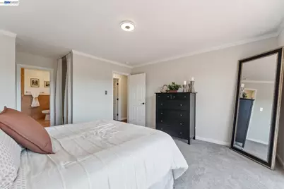 11165 Lochard St, Oakland, CA 94605 - Photo 39