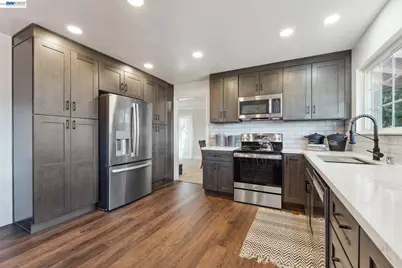 11165 Lochard St, Oakland, CA 94605 - Photo 19