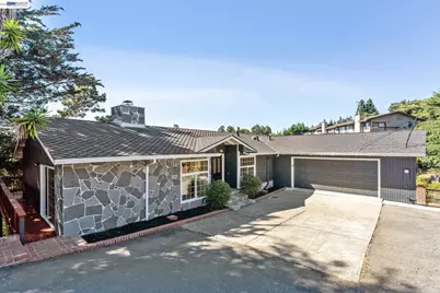 11165 Lochard St, Oakland, CA 94605 - Photo 3